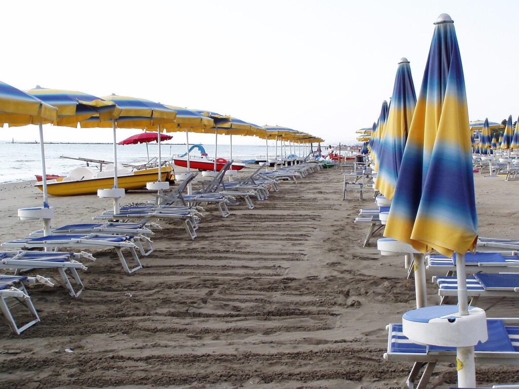 Federalberghi dà i numeri sugli italiani in vacanza – saranno 36,1 milioni – e i consumatori