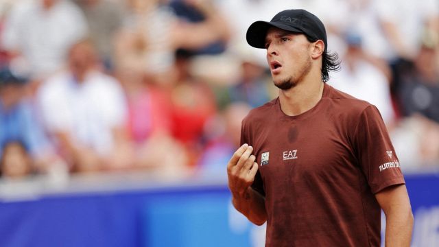 Vittorie e lacrime per Luciano Darderi. L’azzurro conquista il torneo di Umago battendo in due set