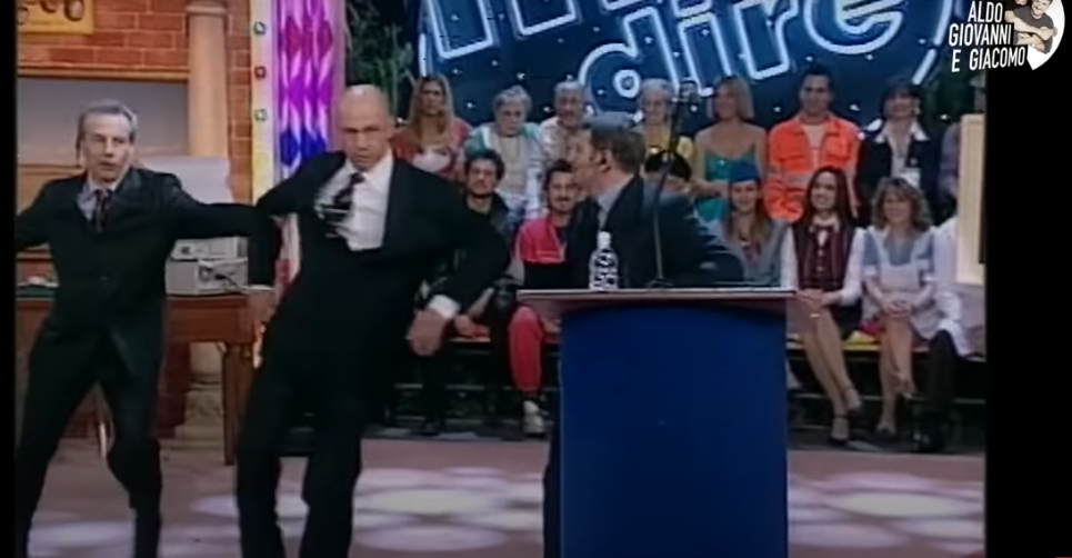 Dopo il video di Luca Zingaretti che aveva visto la moglie di un ministro saltare la fila all’aeroporto