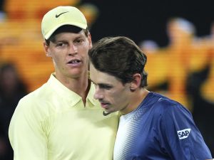 Alex de Minaur: “Con Sinner sono cresciuto, ma per noi tennisti è successo qualcosa di inquietante”