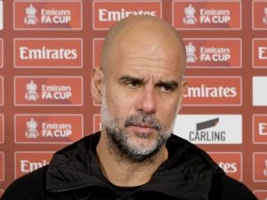 Guardiola non sa più cosa dire, se la prende con il pallone della FA Cup: “È difficile controllarlo”